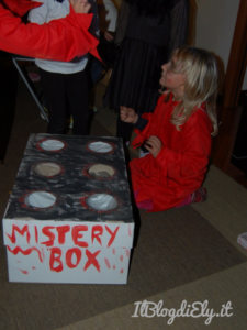 mistery box halloween